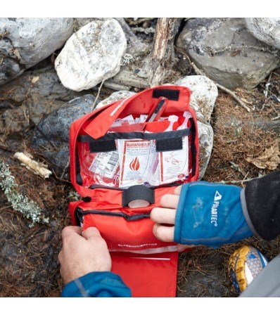 Аптечка Lifesystems Camping First Aid Kit